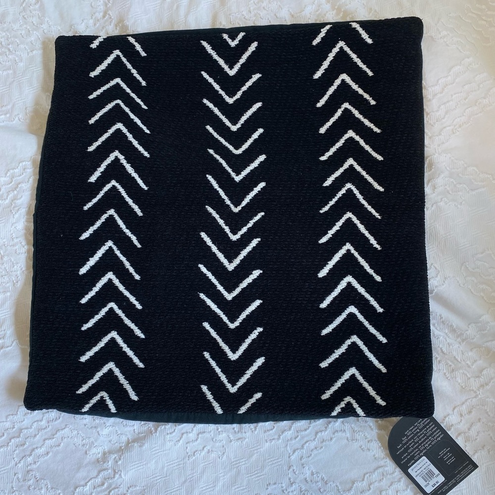 Arrow Pillow Cover by Pottery Barn X Modern Baby✨